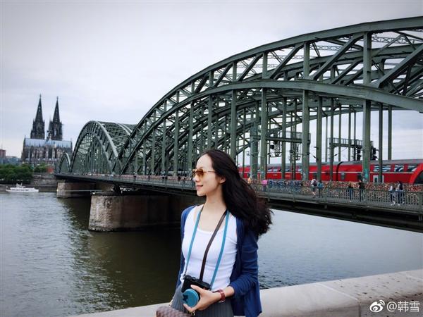 Ů���˺�ѩ���Ʊ����Я����· ΢�����²�