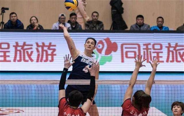 这才是中国联赛需要的外援:受伤后含泪道歉 自愿承担机票+治疗费