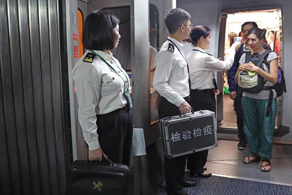 非洲又現(xiàn)埃博拉疫情 廣州海關很重視現(xiàn)對旅客檢疫又加強了