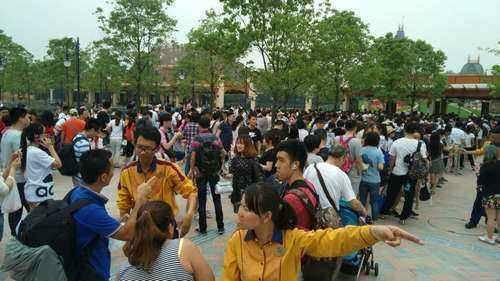 上海铁路局增开直通车 应对迪士尼暑期游园高峰期