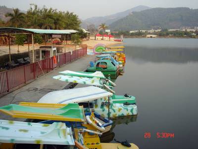 鹿鸣湖山庄