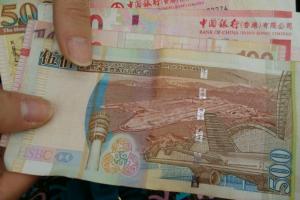 在香港机场转机时,你的240元拿了吗?