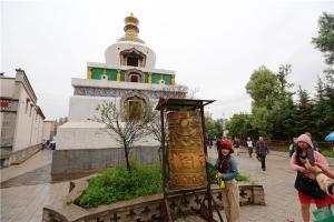 藏族文化塔尔寺:藏传佛教为何要磕十万个长头?