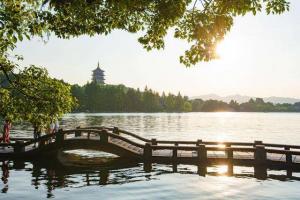 杭州最受欢迎的旅游胜地，西湖排第二，位列第一的居然是这里？