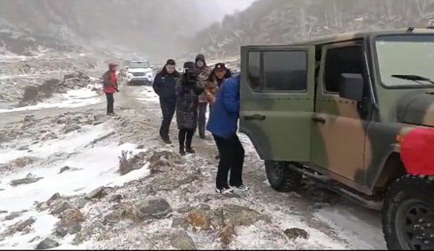 内蒙古乌兰察布两名游客深山迷路被困 多部门联手成功营救