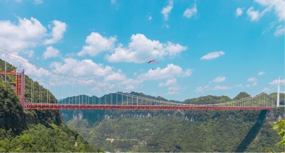 中国的圆月亮——新时代红色地标矮寨大桥的故事