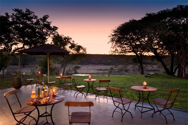 Anantara Stanley & Livingstone Victoria Falls Hotel Outdoor Dini.jpg