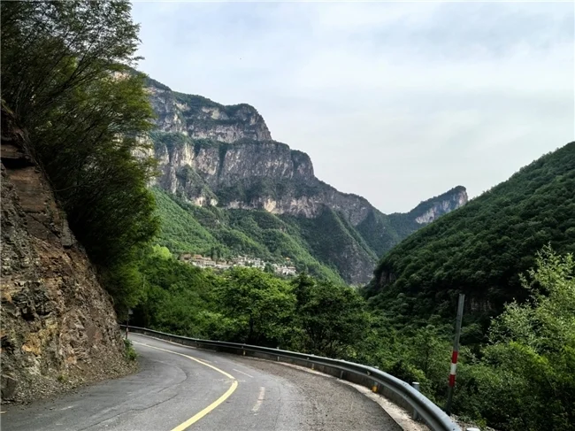 艺术美食共绽�	
，洪谷花田餐厅敞开我国最美山庄文旅新章