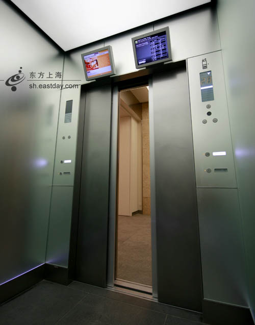上海环球金融中心电梯图片
